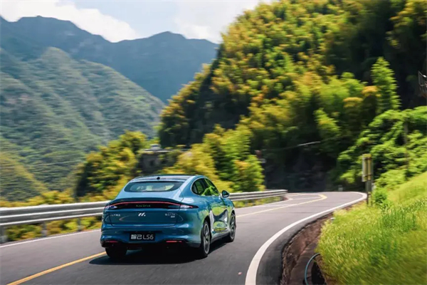 打破一切焦虑，新一代智己LS6的“爆款”含金量