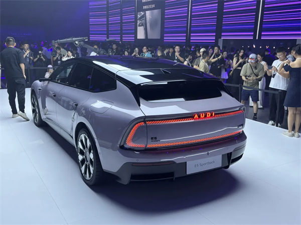 奥迪E5 Sportback：30分钟破万单的背后，是豪华电动的「取舍」革命！